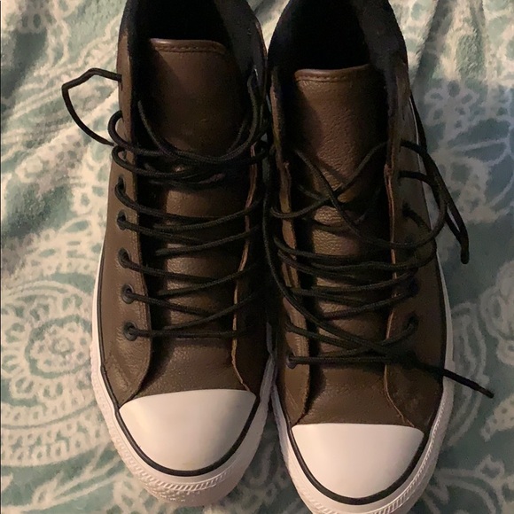 Men’s size 8 Converse Leather Shoes - Picture 2 of 4